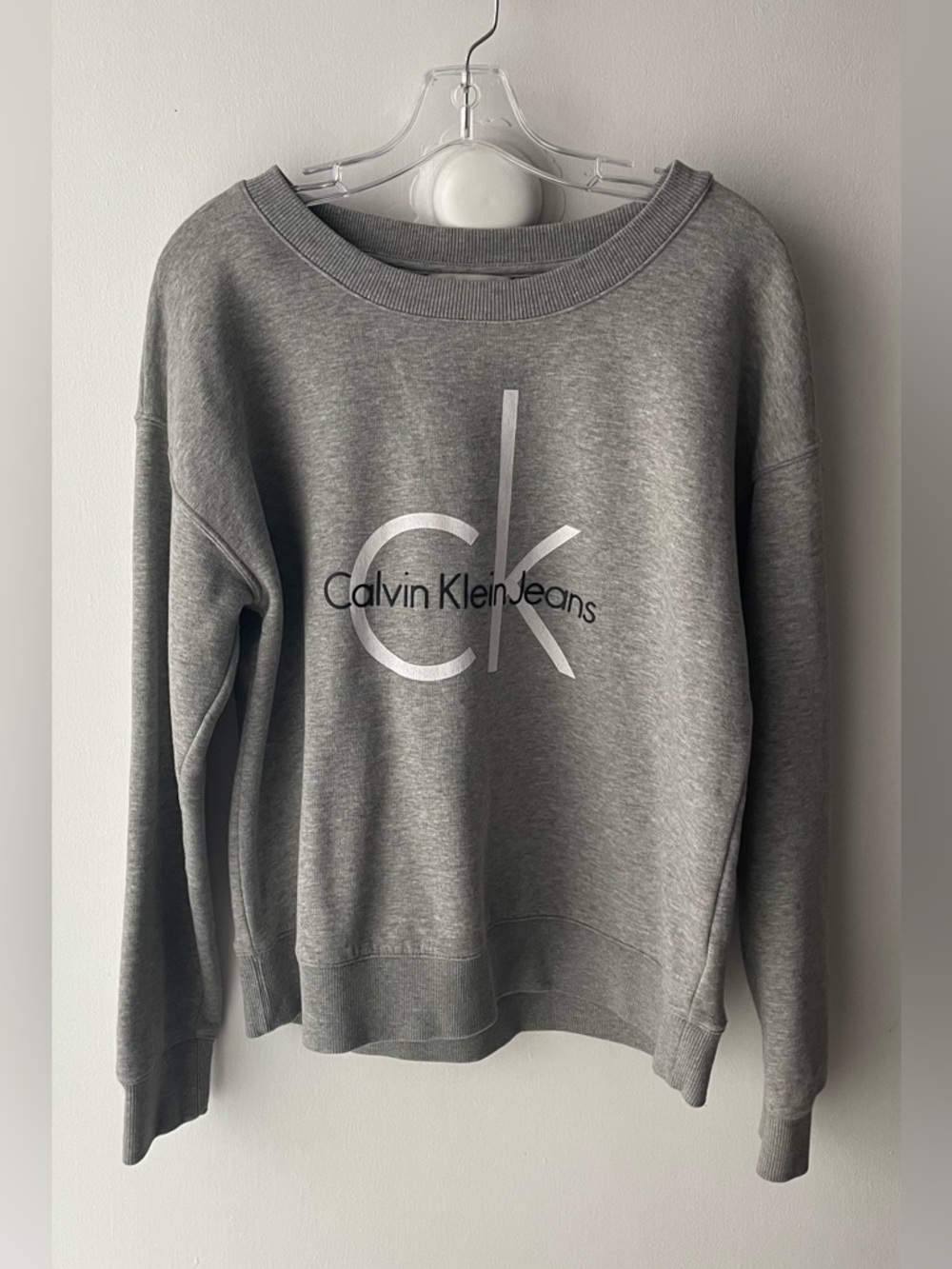 CALVIN KLEIN JEANS WOMEN’S GRAY CREWNECK SWEATSHIRT - SIZE L!
